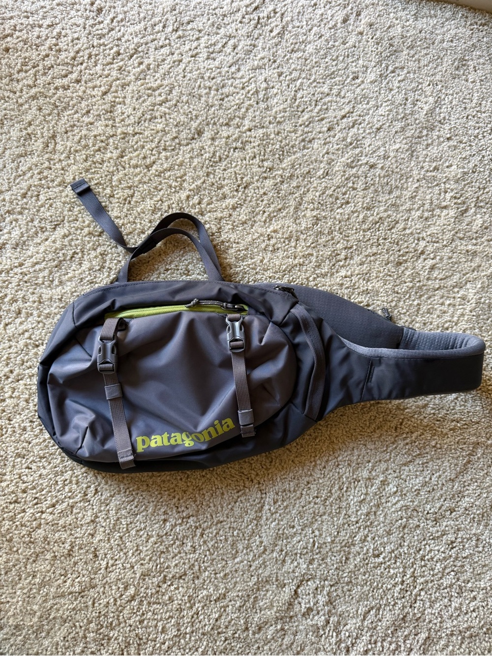 Patagonia Atom Sling 8L Bag #48262 Gray Crossbody Daypack Adjustable Strap EUC